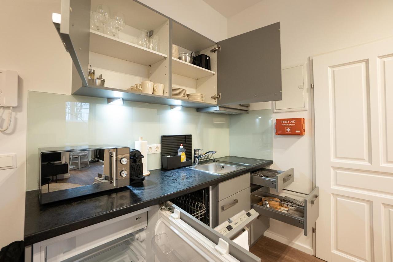 Stylish Apartment With Dedicated Working Space And Super King-Size Bed Located Between City Centre And Donau River Vienna Exterior photo