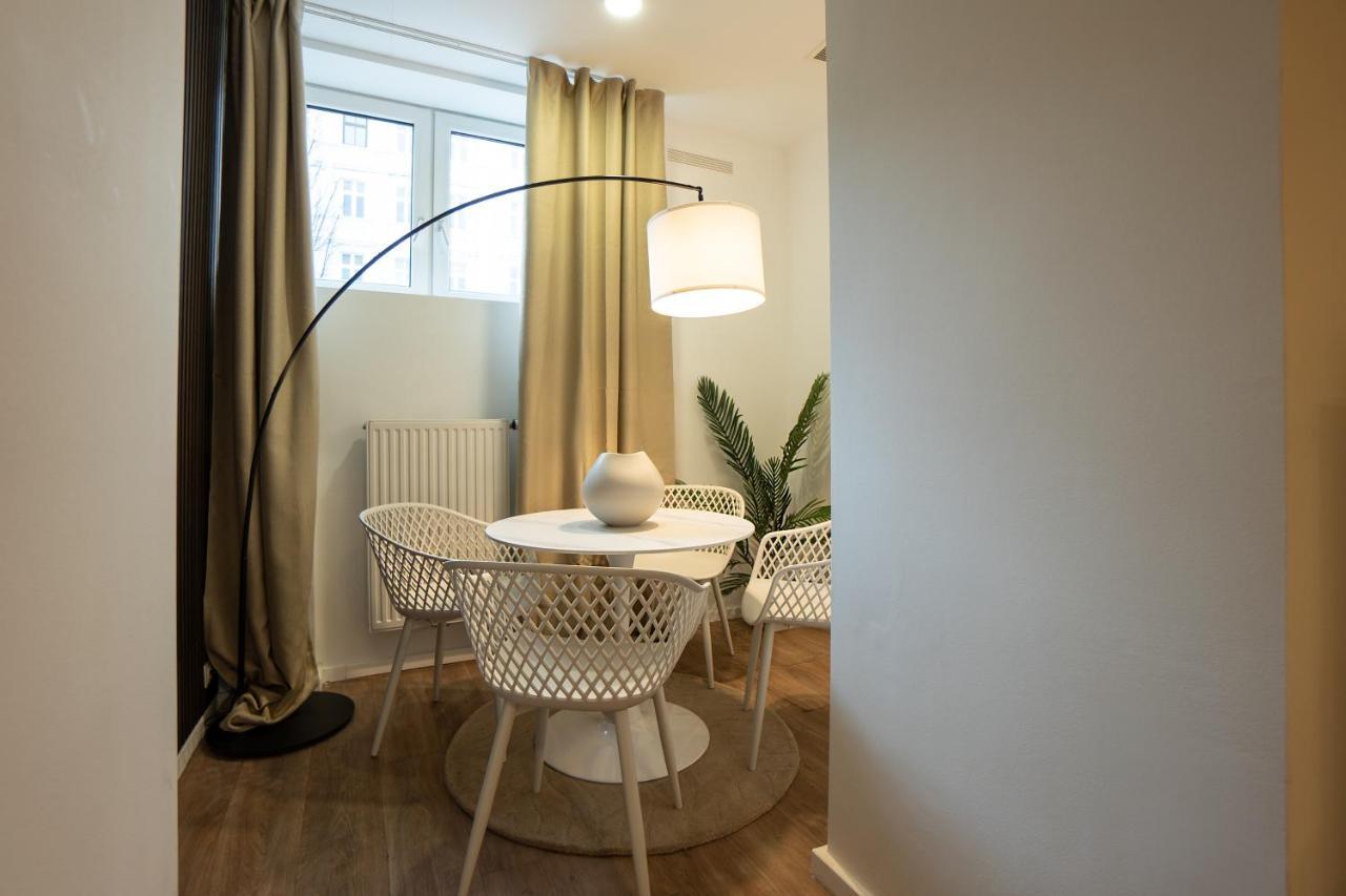 Stylish Apartment With Dedicated Working Space And Super King-Size Bed Located Between City Centre And Donau River Vienna Exterior photo