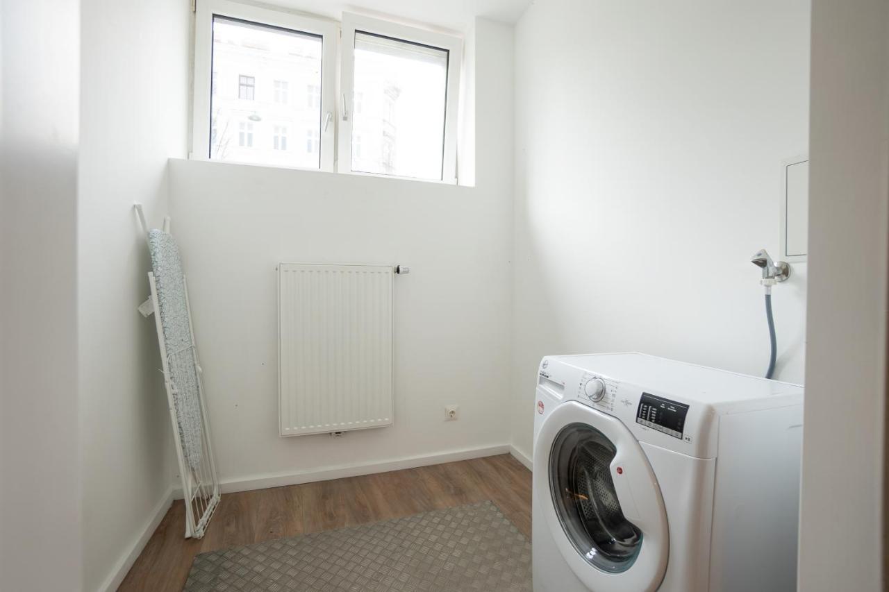 Stylish Apartment With Dedicated Working Space And Super King-Size Bed Located Between City Centre And Donau River Vienna Exterior photo