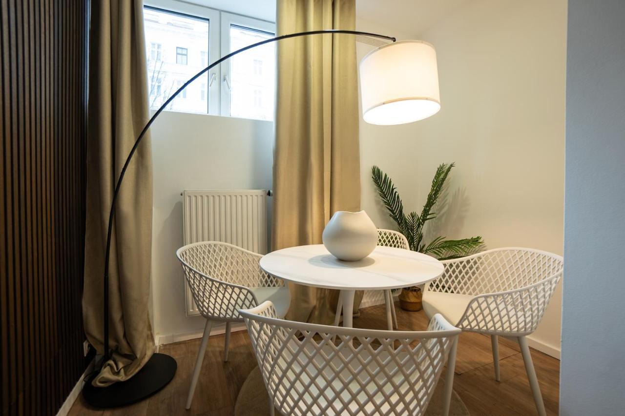 Stylish Apartment With Dedicated Working Space And Super King-Size Bed Located Between City Centre And Donau River Vienna Exterior photo
