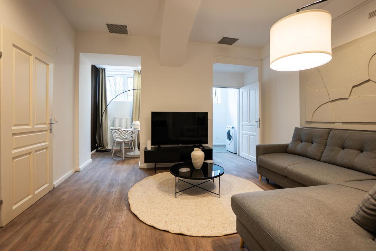 Stylish Apartment With Dedicated Working Space And Super King-Size Bed Located Between City Centre And Donau River Vienna Exterior photo